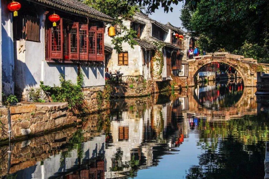 逃出昏暗的房子